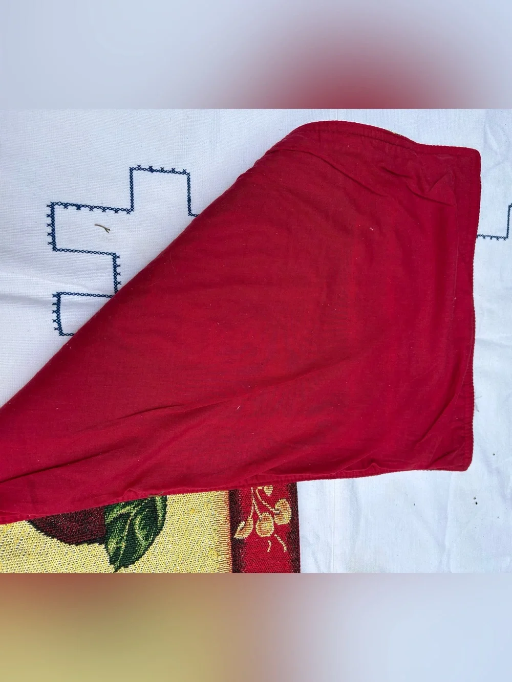 Red Apple Farm House Style Table Runner